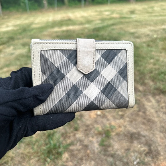 Burberry Handbags - Burberry Smoky Nova Check Compact Wallet with COA Preloved